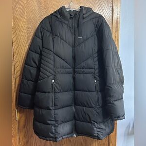 Maurices 2X black puffer hooded zip up winter jacket